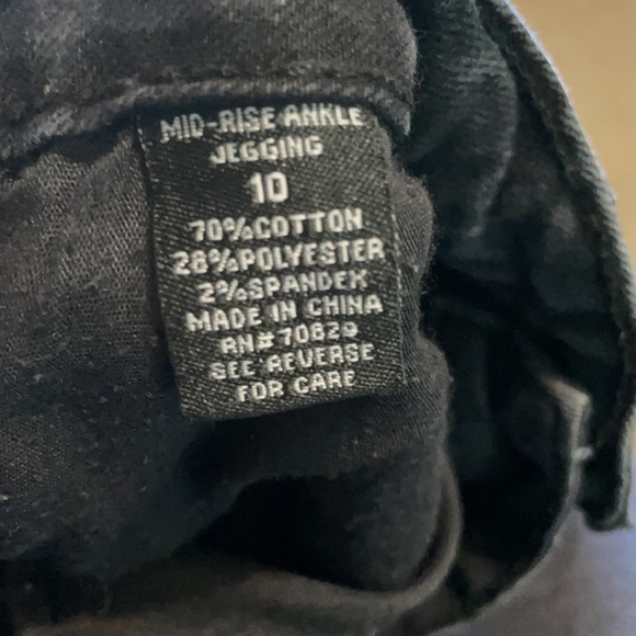 Women’s size 10 distressed jeggings - Picture 3 of 3